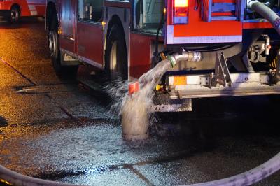 Stuttgart Bad Cannstatt: Zimmerbrand aus noch ungeklaerter Ursache